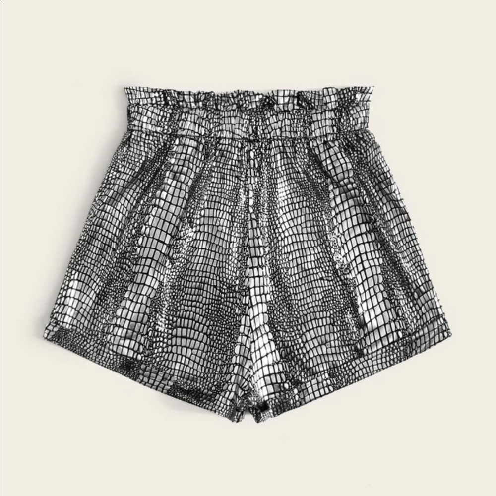Paperbag Waist Knotted Crocodile Embossed Shorts - Picture 2 of 5